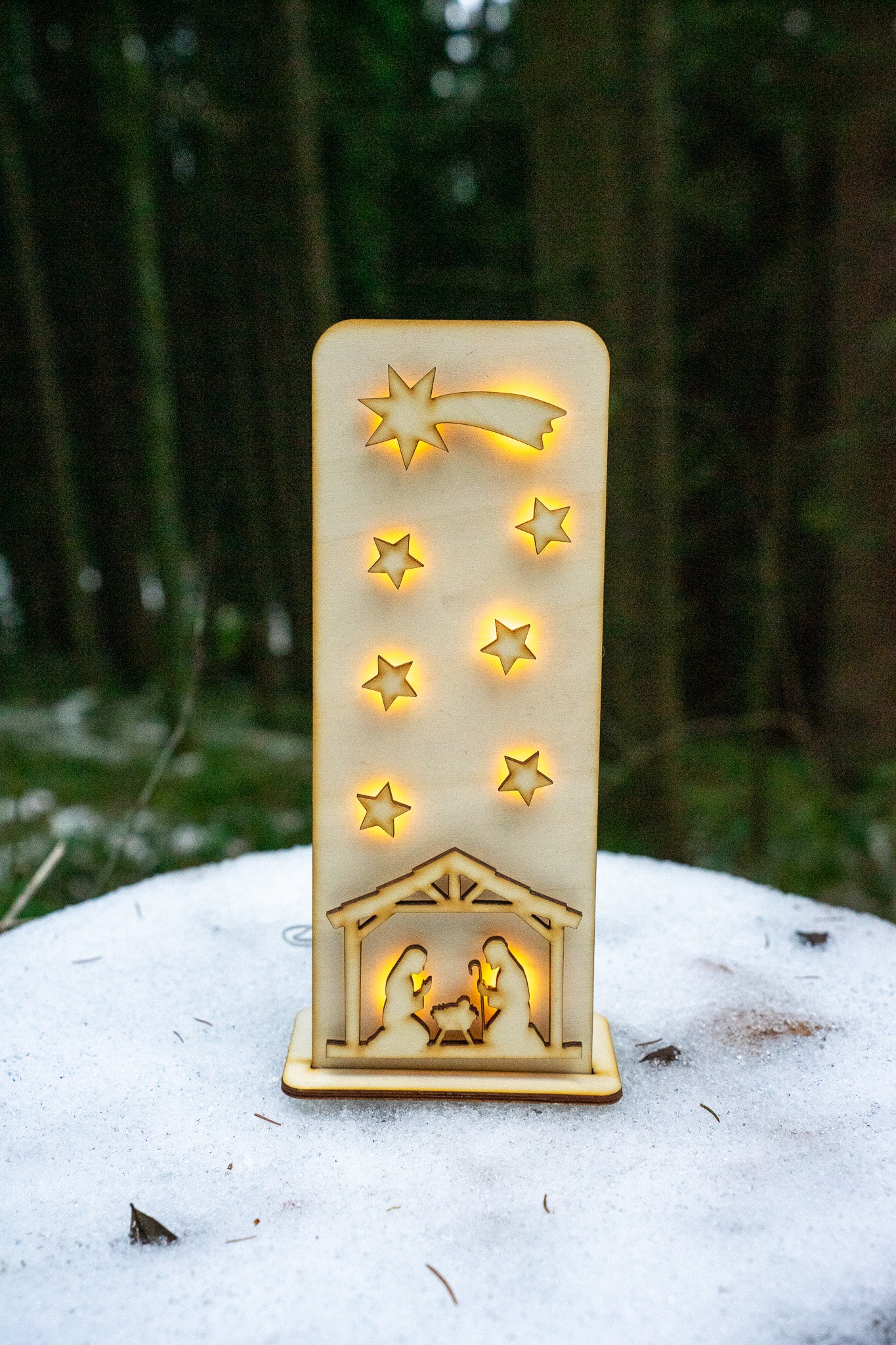 Holzkrippe indirekt beleuchtet